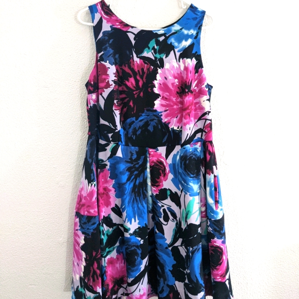 Knee-length floral dress